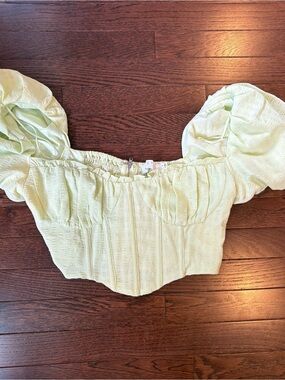 Astr Puff Sleeve Cropped Sweetheart Top in Pale Green